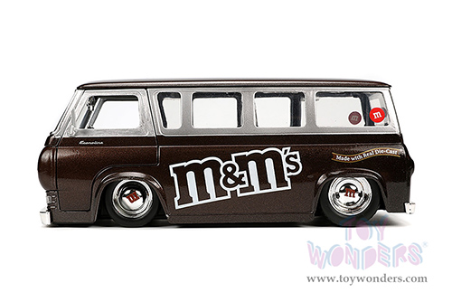 Jada Toys - Hollywood Rides | Ford Econoline Bus with Red m&m's figurine (1965, 1/24, diecast model car, Dark Brown/Silver) 32027